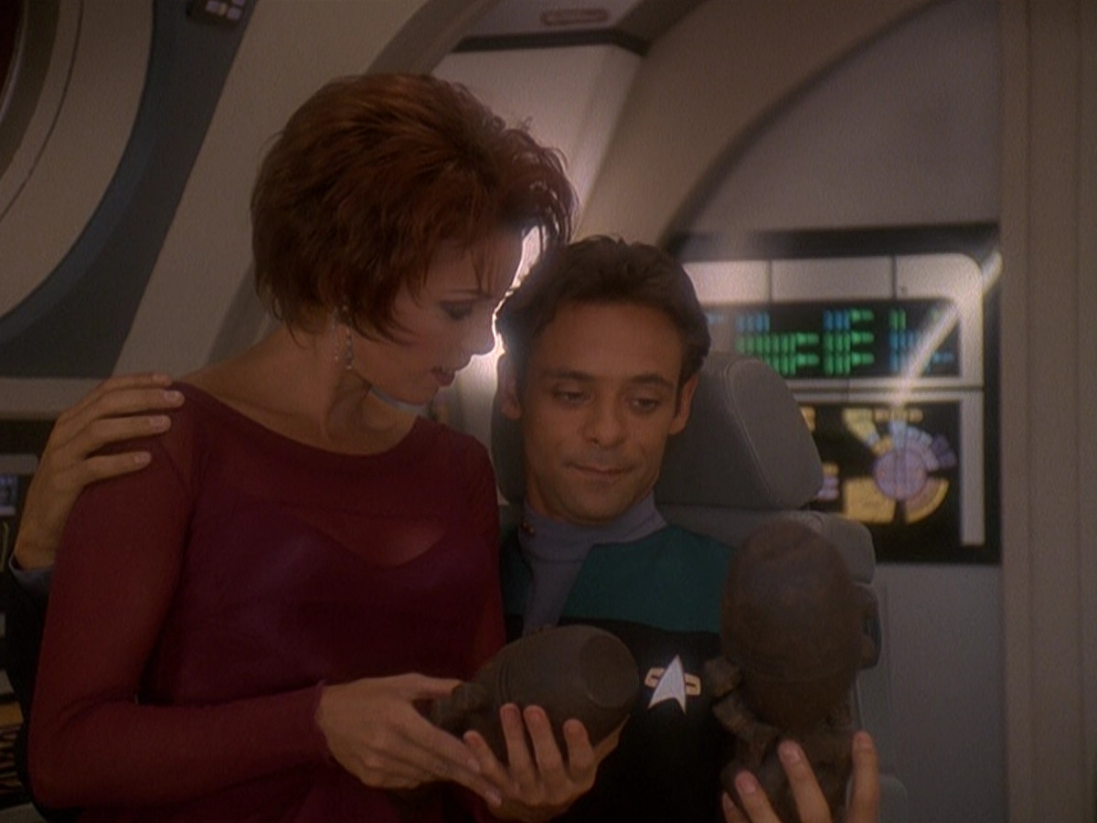 extant_StarTrek_DS9_5x07-LetHeWhoIsWithoutSin_00755.jpg