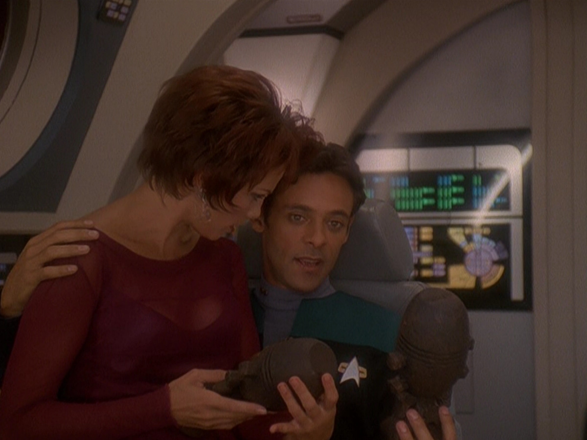 extant_StarTrek_DS9_5x07-LetHeWhoIsWithoutSin_00766.jpg