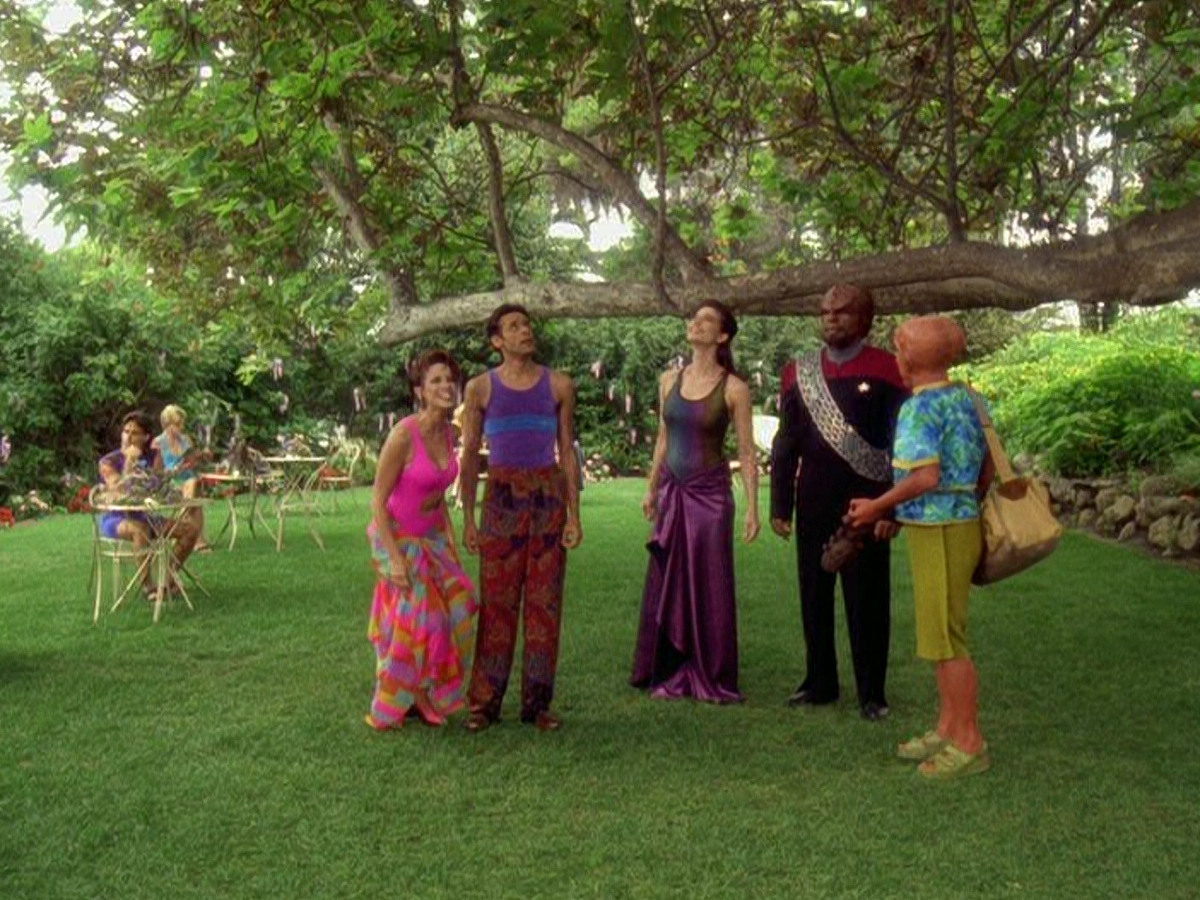extant_StarTrek_DS9_5x07-LetHeWhoIsWithoutSin_00856.jpg