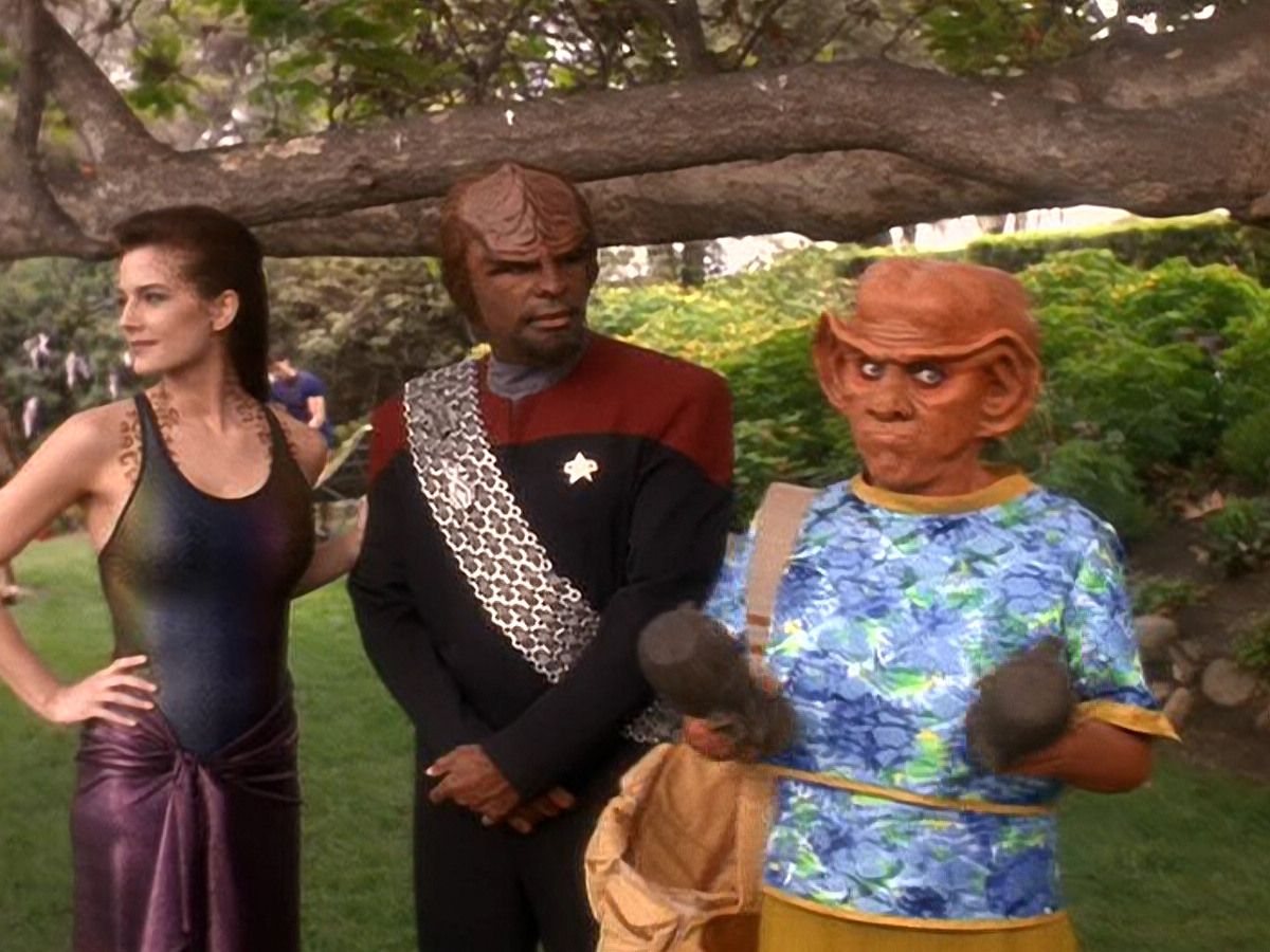 extant_StarTrek_DS9_5x07-LetHeWhoIsWithoutSin_00872.jpg