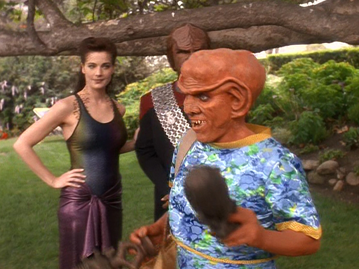 extant_StarTrek_DS9_5x07-LetHeWhoIsWithoutSin_00878.jpg