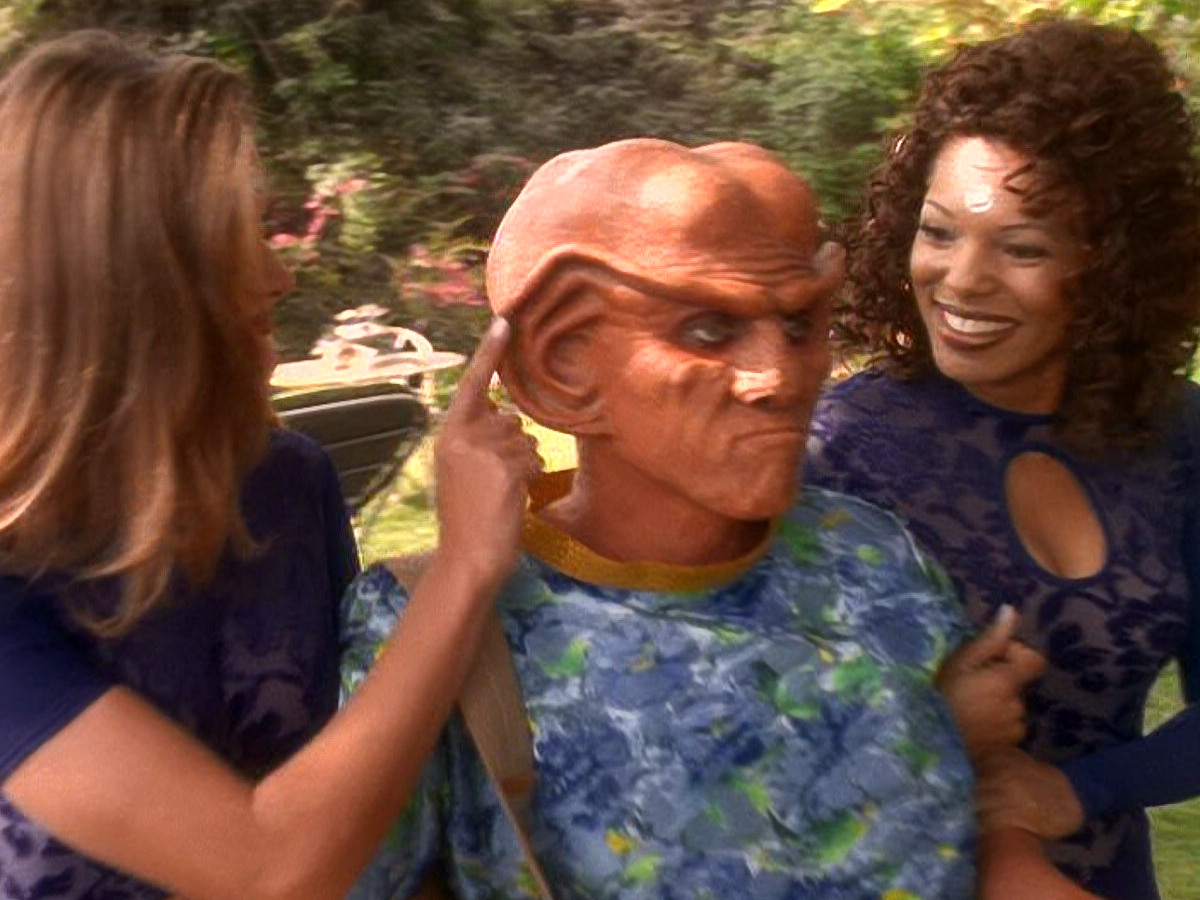 extant_StarTrek_DS9_5x07-LetHeWhoIsWithoutSin_00899.jpg