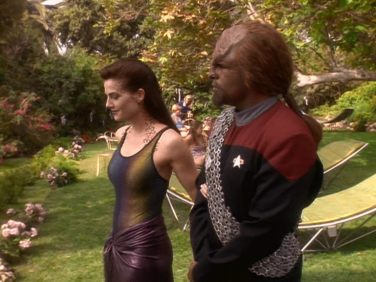 extant_StarTrek_DS9_5x07-LetHeWhoIsWithoutSin_00934.jpg