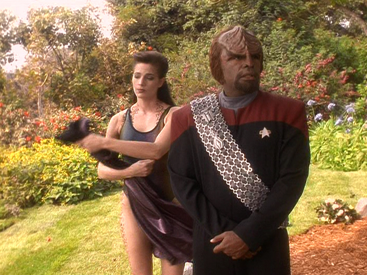 extant_StarTrek_DS9_5x07-LetHeWhoIsWithoutSin_00953.jpg