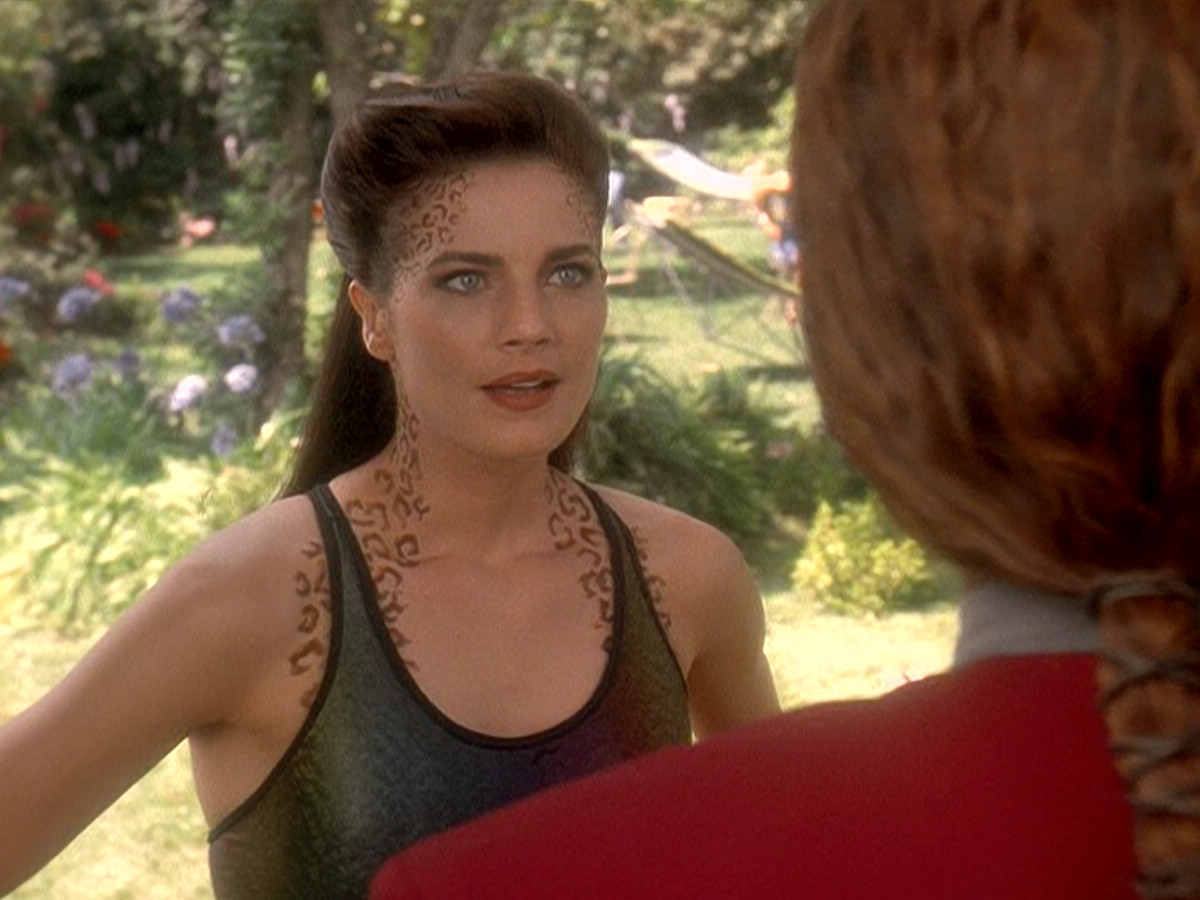 extant_StarTrek_DS9_5x07-LetHeWhoIsWithoutSin_01117.jpg