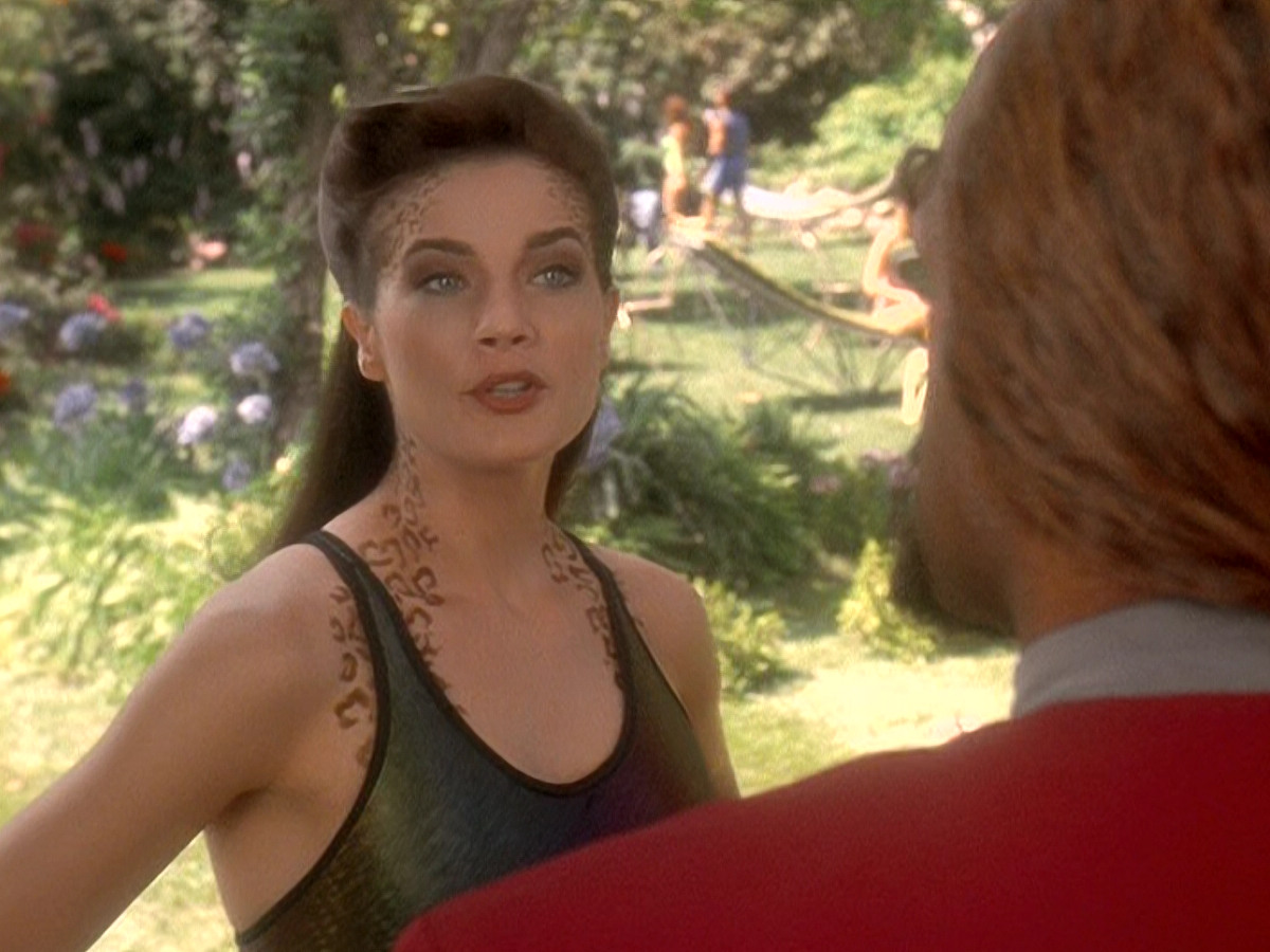 extant_StarTrek_DS9_5x07-LetHeWhoIsWithoutSin_01160.jpg