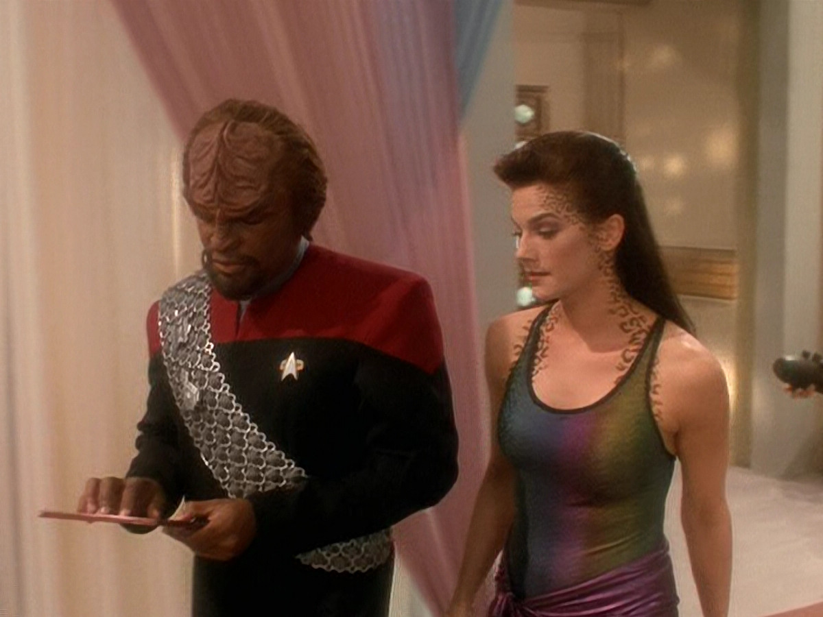 extant_StarTrek_DS9_5x07-LetHeWhoIsWithoutSin_01286.jpg