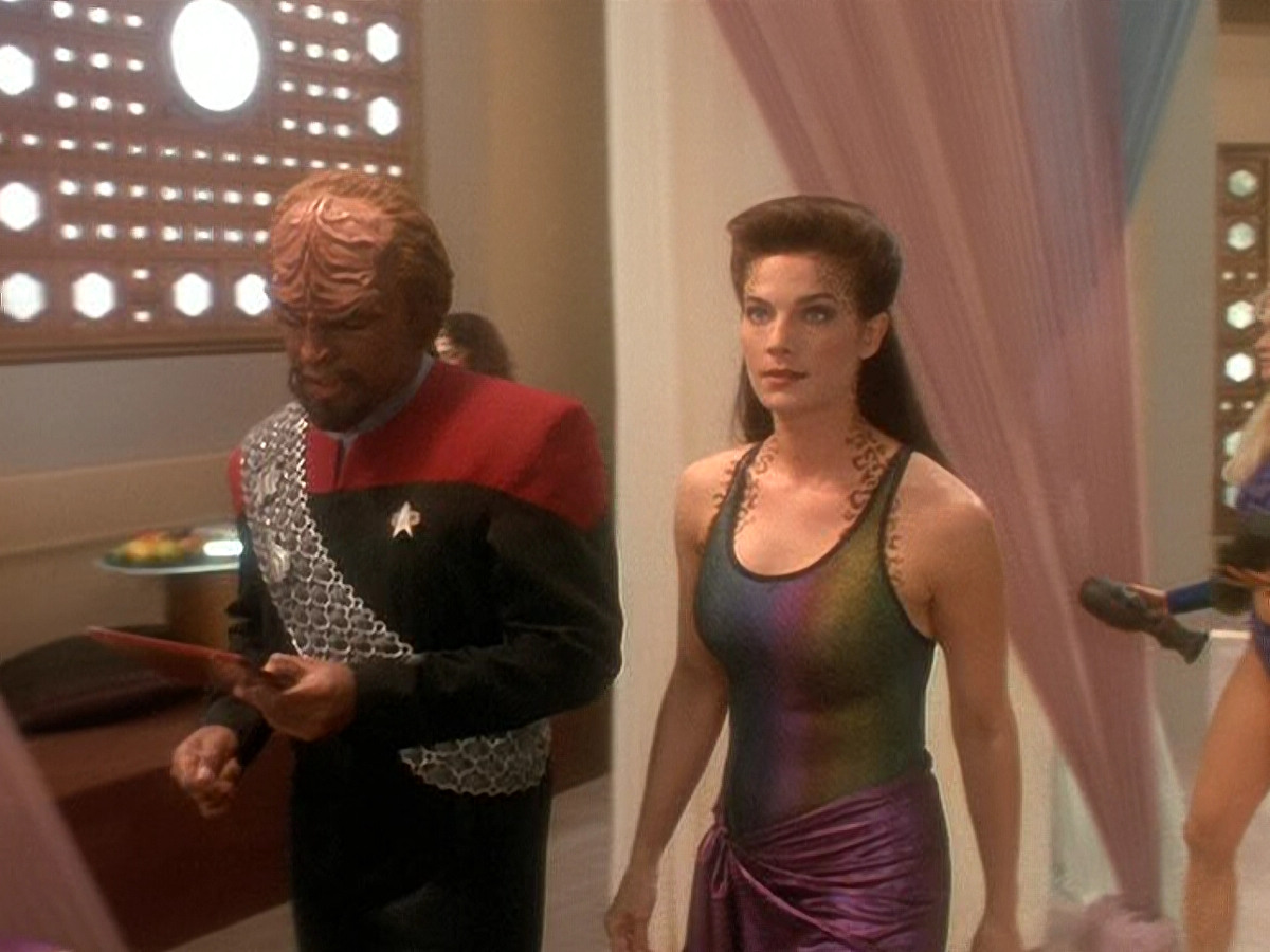 extant_StarTrek_DS9_5x07-LetHeWhoIsWithoutSin_01288.jpg