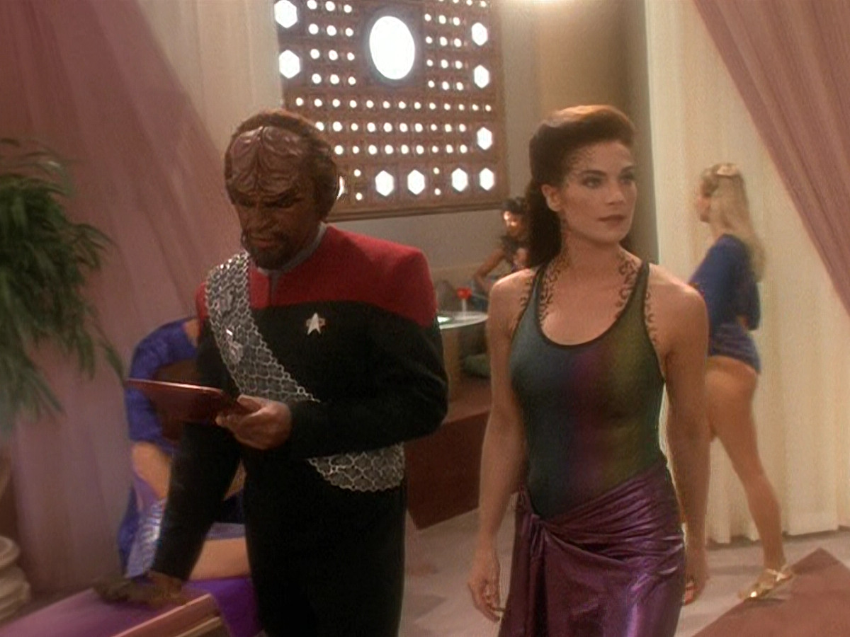 extant_StarTrek_DS9_5x07-LetHeWhoIsWithoutSin_01290.jpg