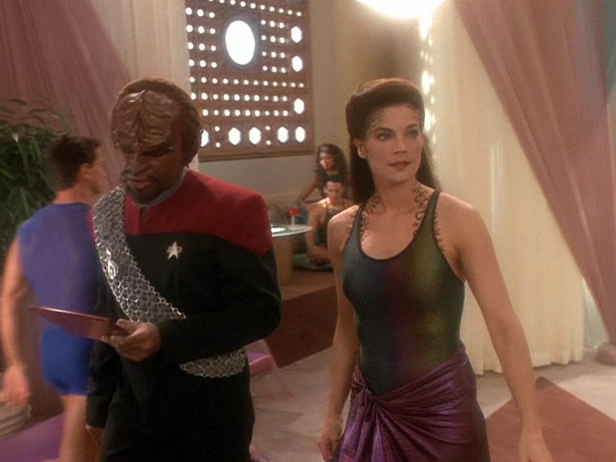 extant_StarTrek_DS9_5x07-LetHeWhoIsWithoutSin_01291.jpg