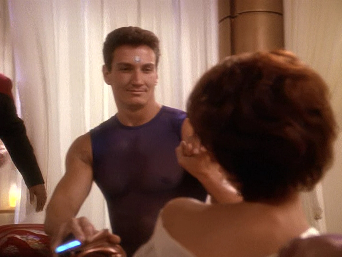 extant_StarTrek_DS9_5x07-LetHeWhoIsWithoutSin_01352.jpg