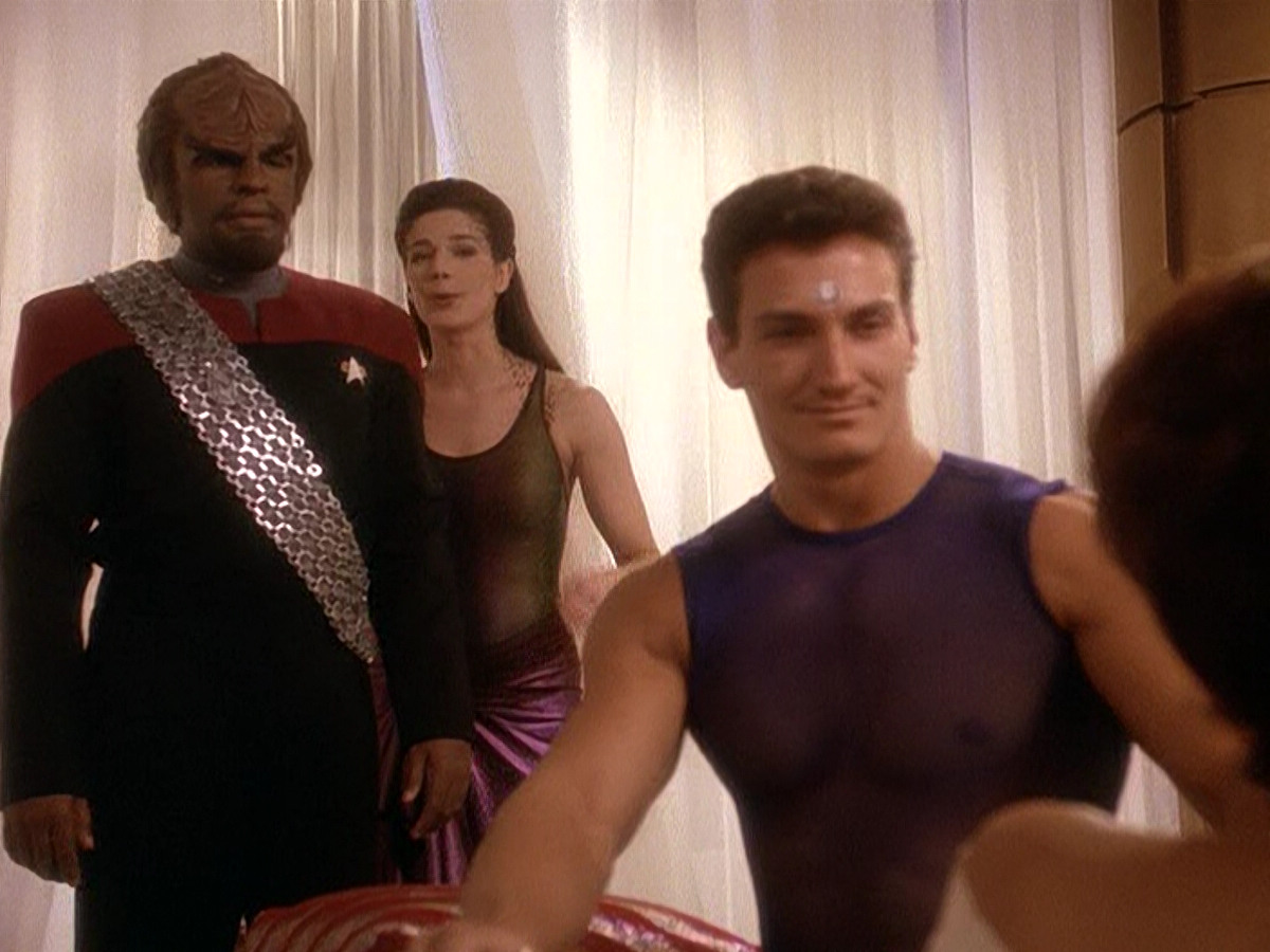 extant_StarTrek_DS9_5x07-LetHeWhoIsWithoutSin_01354.jpg