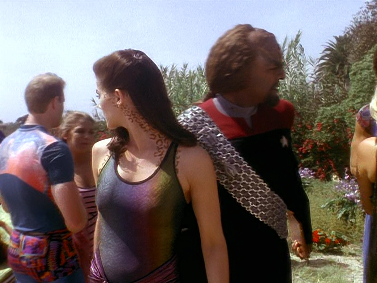 extant_StarTrek_DS9_5x07-LetHeWhoIsWithoutSin_01429.jpg