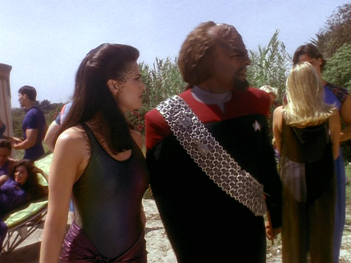 extant_StarTrek_DS9_5x07-LetHeWhoIsWithoutSin_01431.jpg