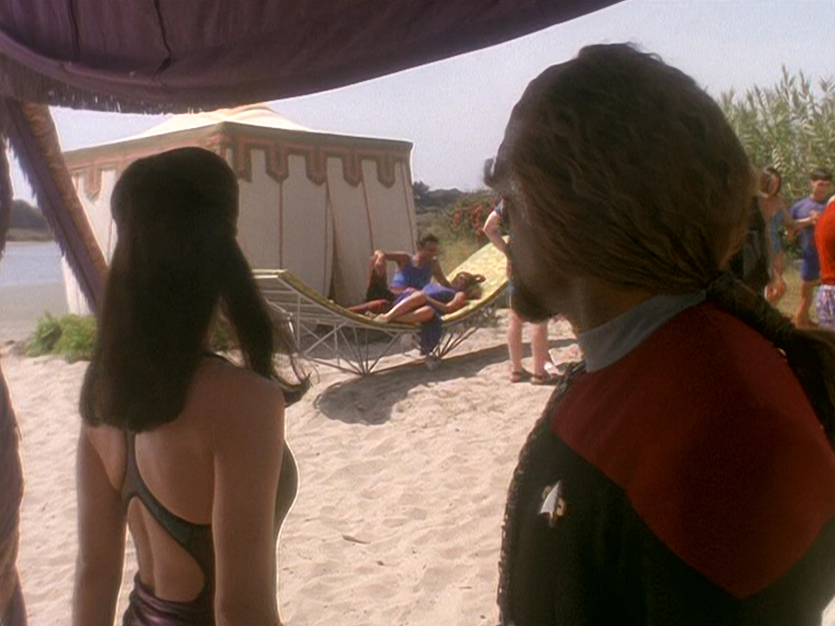 extant_StarTrek_DS9_5x07-LetHeWhoIsWithoutSin_01444.jpg