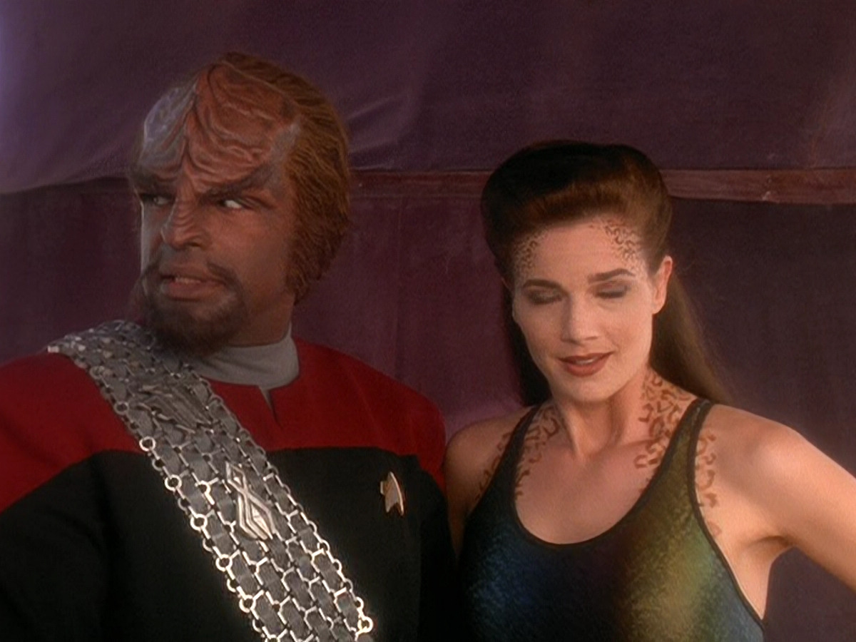 extant_StarTrek_DS9_5x07-LetHeWhoIsWithoutSin_01465.jpg