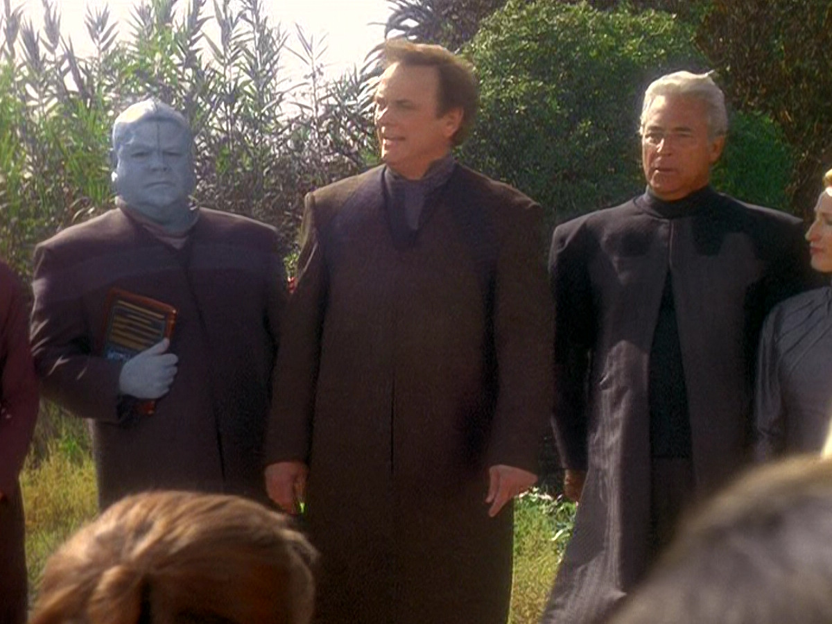extant_StarTrek_DS9_5x07-LetHeWhoIsWithoutSin_01532.jpg