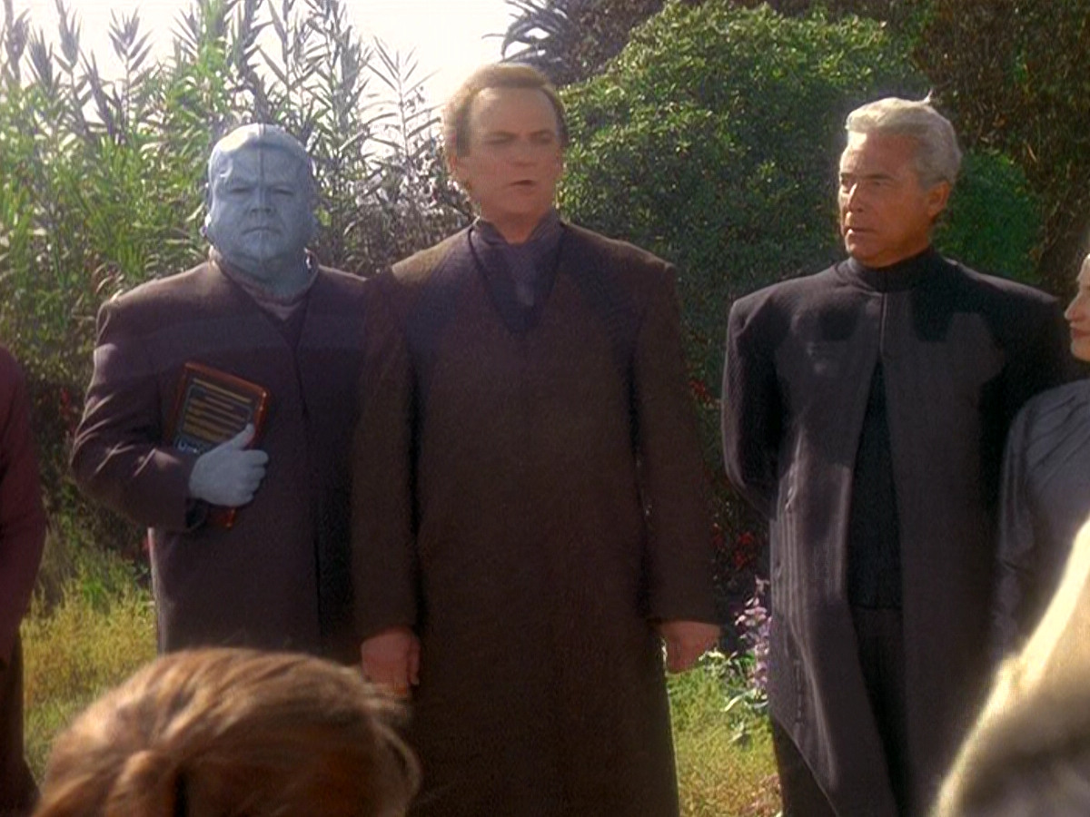 extant_StarTrek_DS9_5x07-LetHeWhoIsWithoutSin_01534.jpg