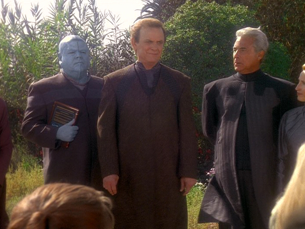 extant_StarTrek_DS9_5x07-LetHeWhoIsWithoutSin_01535.jpg