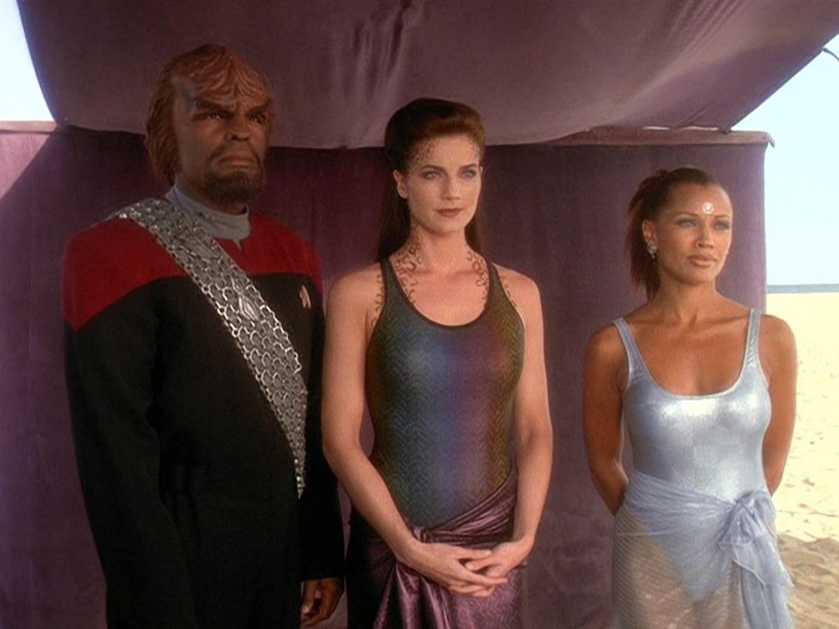 extant_StarTrek_DS9_5x07-LetHeWhoIsWithoutSin_01551.jpg