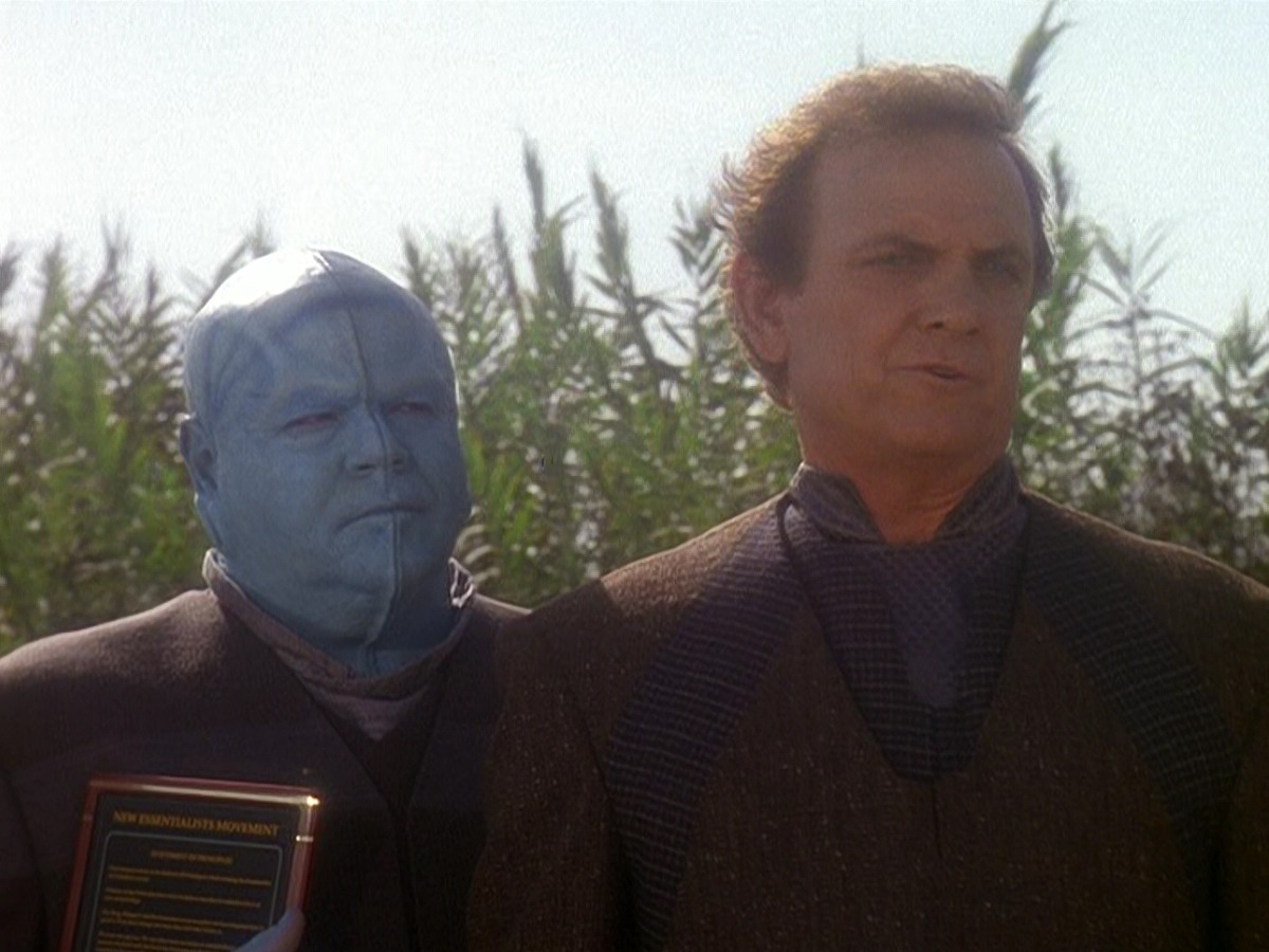 extant_StarTrek_DS9_5x07-LetHeWhoIsWithoutSin_01591.jpg