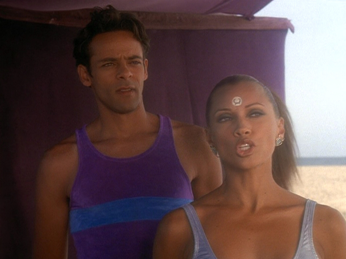 extant_StarTrek_DS9_5x07-LetHeWhoIsWithoutSin_01636.jpg