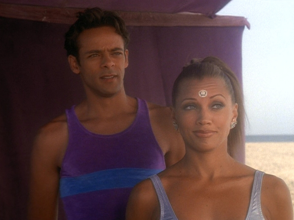 extant_StarTrek_DS9_5x07-LetHeWhoIsWithoutSin_01640.jpg