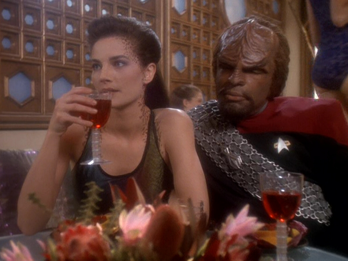 extant_StarTrek_DS9_5x07-LetHeWhoIsWithoutSin_01688.jpg