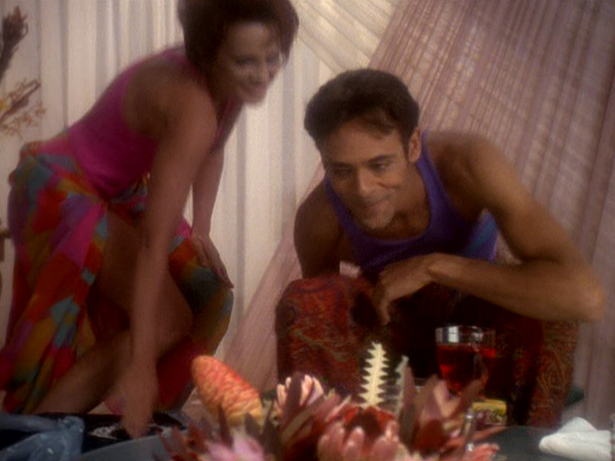extant_StarTrek_DS9_5x07-LetHeWhoIsWithoutSin_01812.jpg