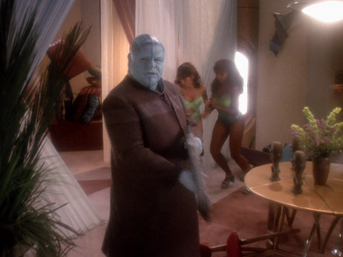 extant_StarTrek_DS9_5x07-LetHeWhoIsWithoutSin_01842.jpg