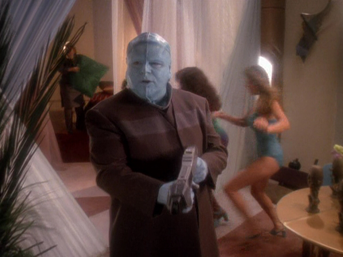 extant_StarTrek_DS9_5x07-LetHeWhoIsWithoutSin_01843.jpg