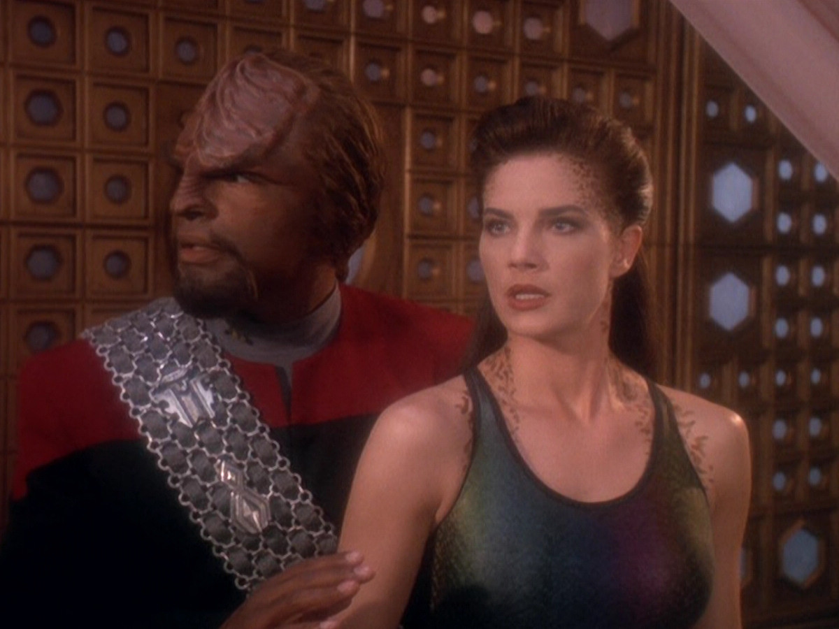 extant_StarTrek_DS9_5x07-LetHeWhoIsWithoutSin_01870.jpg