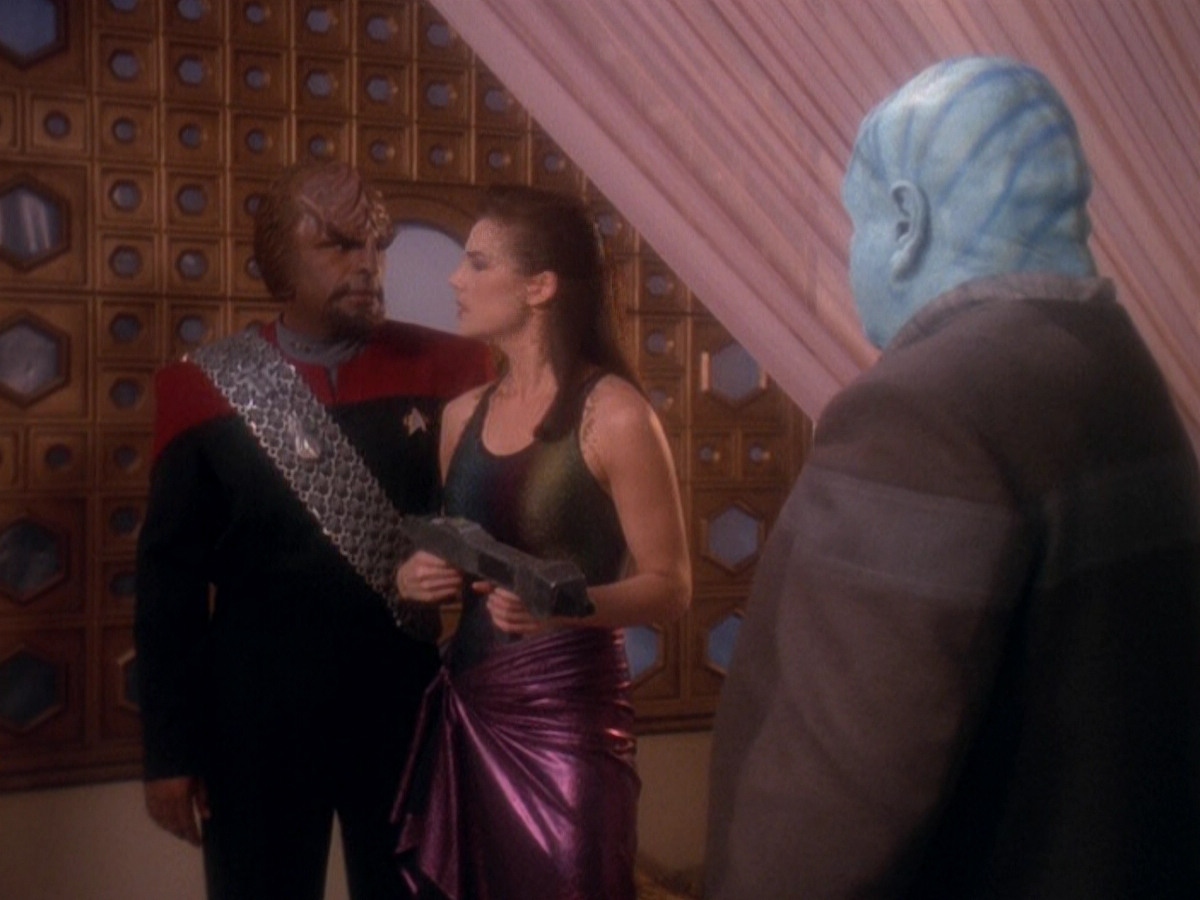 extant_StarTrek_DS9_5x07-LetHeWhoIsWithoutSin_01885.jpg