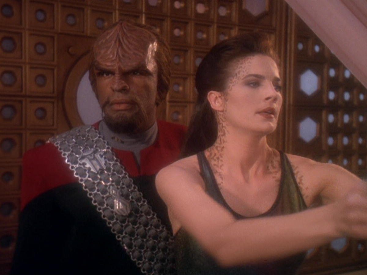 extant_StarTrek_DS9_5x07-LetHeWhoIsWithoutSin_01891.jpg