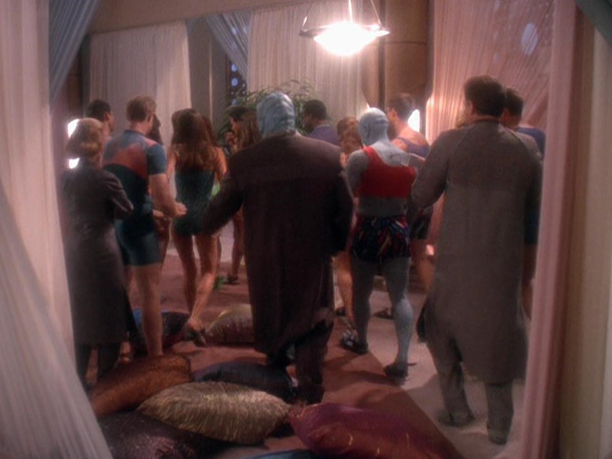 extant_StarTrek_DS9_5x07-LetHeWhoIsWithoutSin_01955.jpg