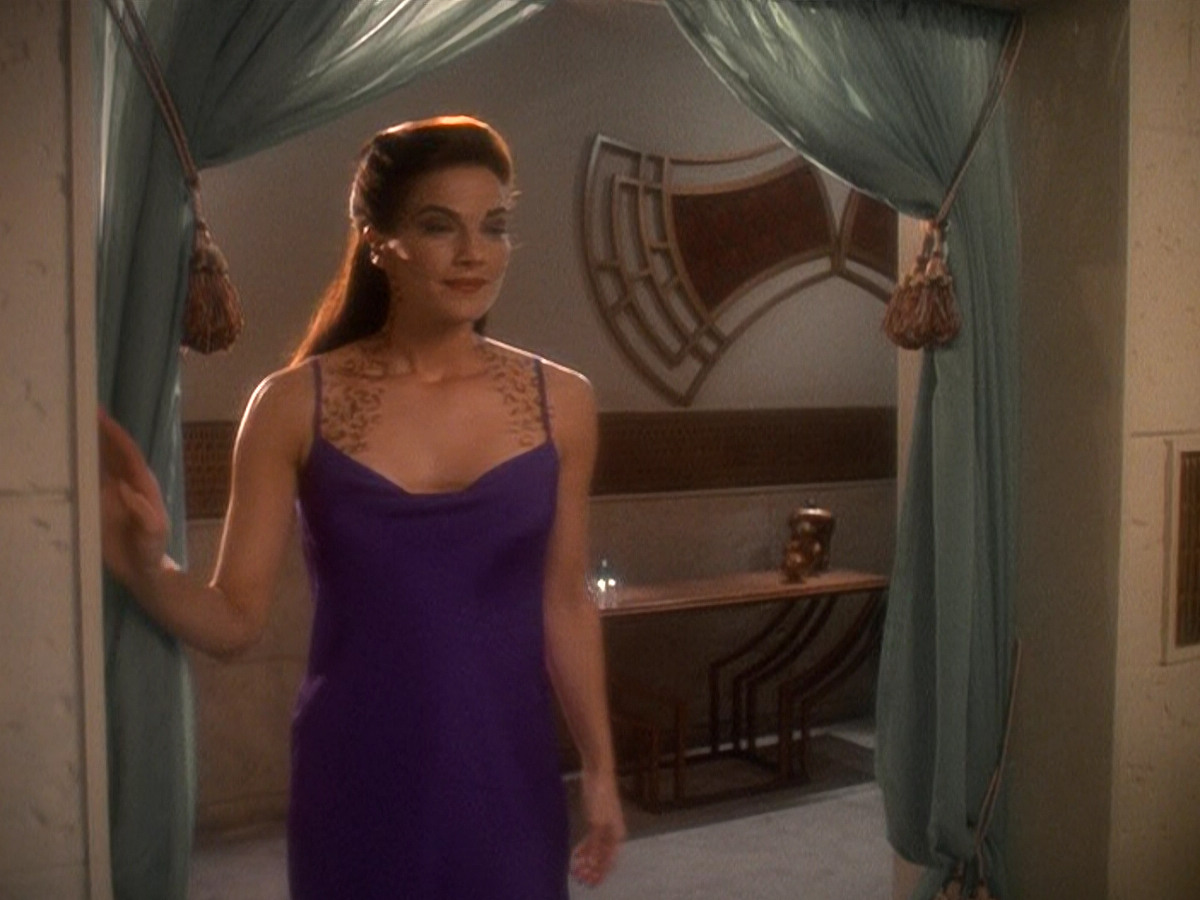 extant_StarTrek_DS9_5x07-LetHeWhoIsWithoutSin_02020.jpg