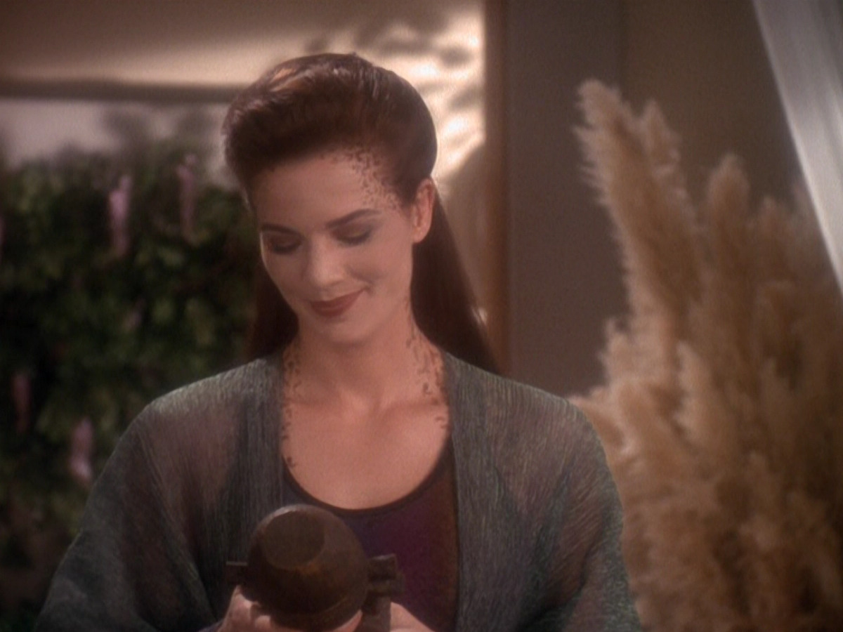 extant_StarTrek_DS9_5x07-LetHeWhoIsWithoutSin_02188.jpg