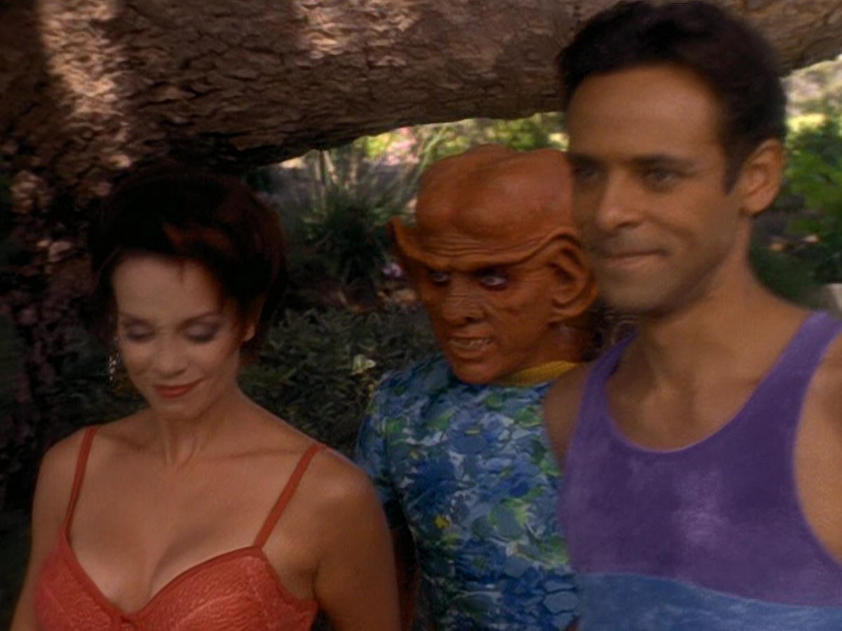 extant_StarTrek_DS9_5x07-LetHeWhoIsWithoutSin_02321.jpg