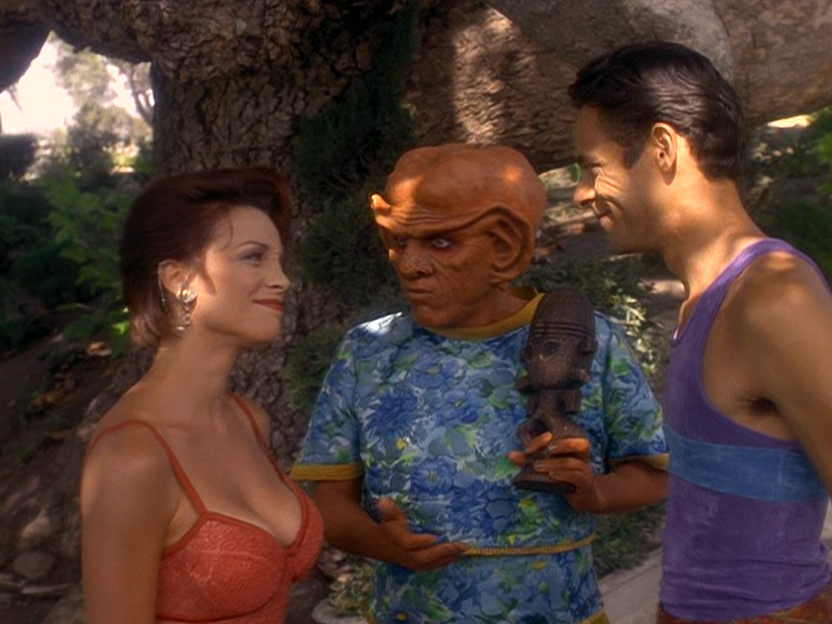 extant_StarTrek_DS9_5x07-LetHeWhoIsWithoutSin_02330.jpg