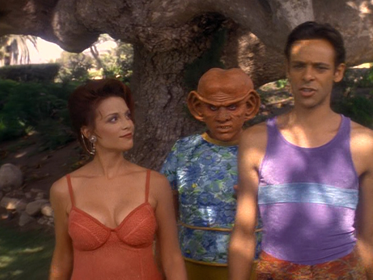 extant_StarTrek_DS9_5x07-LetHeWhoIsWithoutSin_02356.jpg