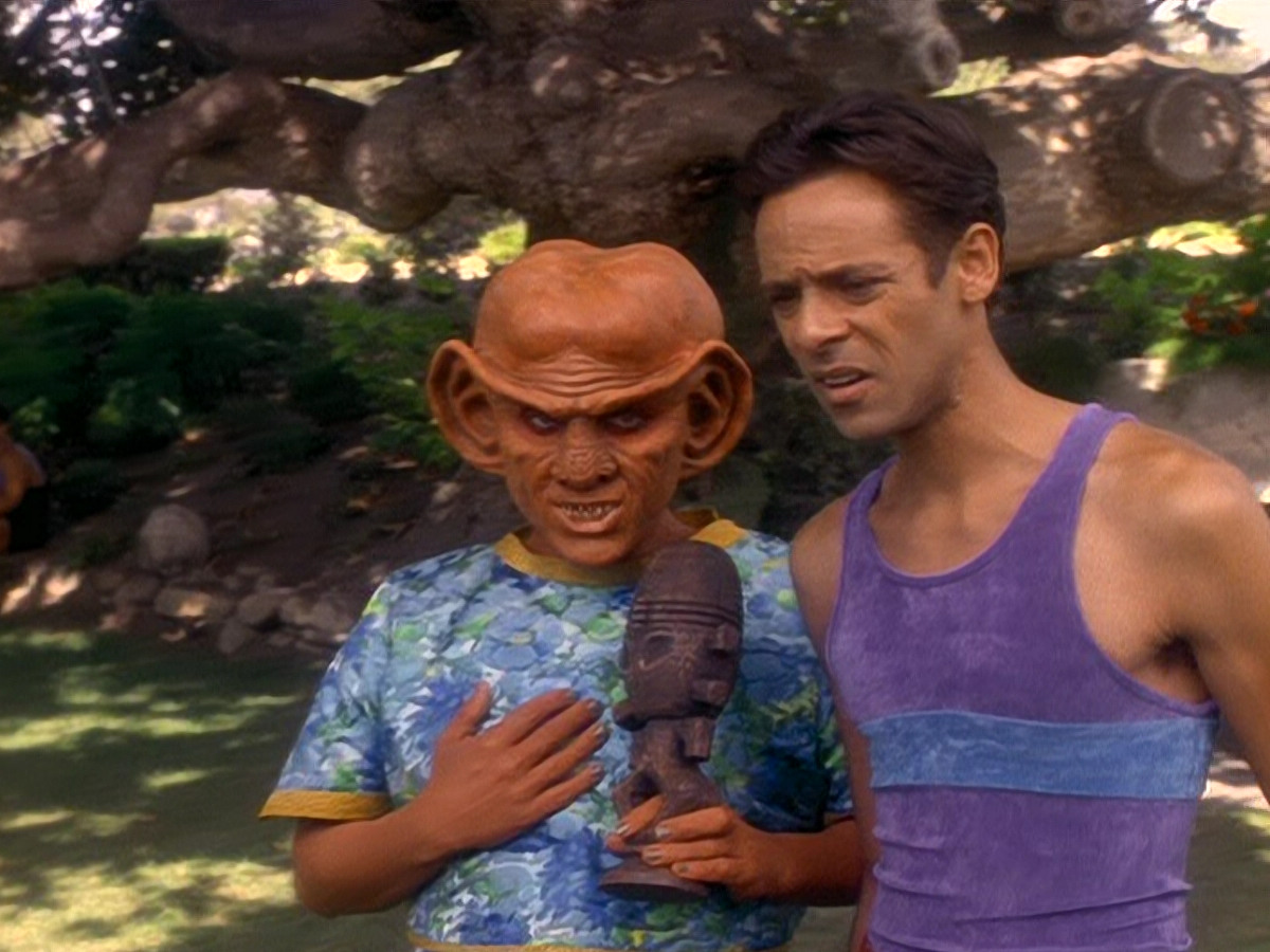 extant_StarTrek_DS9_5x07-LetHeWhoIsWithoutSin_02429.jpg
