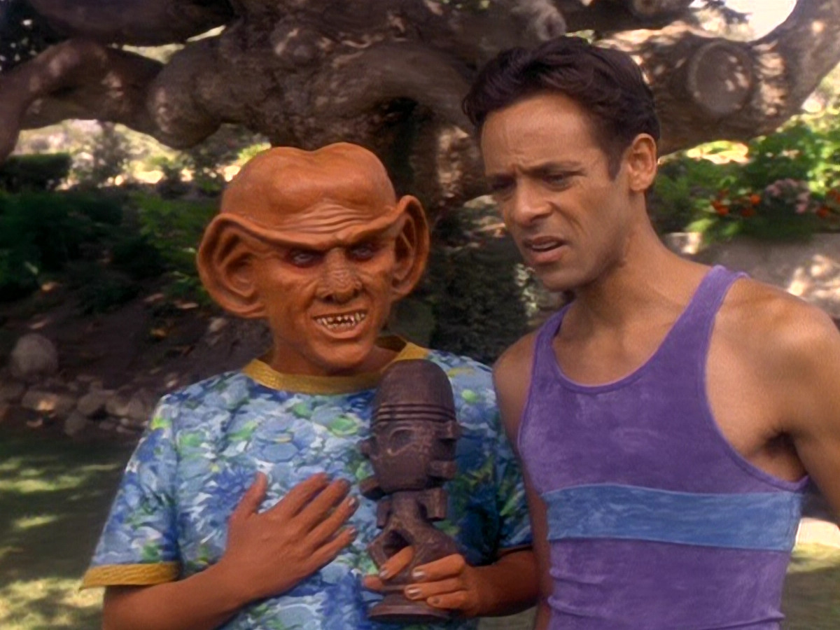 extant_StarTrek_DS9_5x07-LetHeWhoIsWithoutSin_02430.jpg