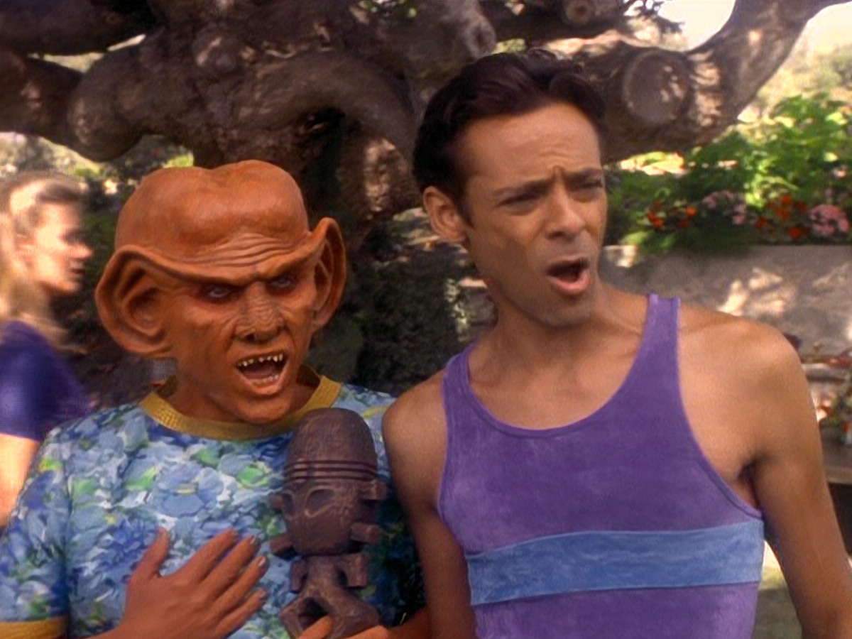 extant_StarTrek_DS9_5x07-LetHeWhoIsWithoutSin_02432.jpg