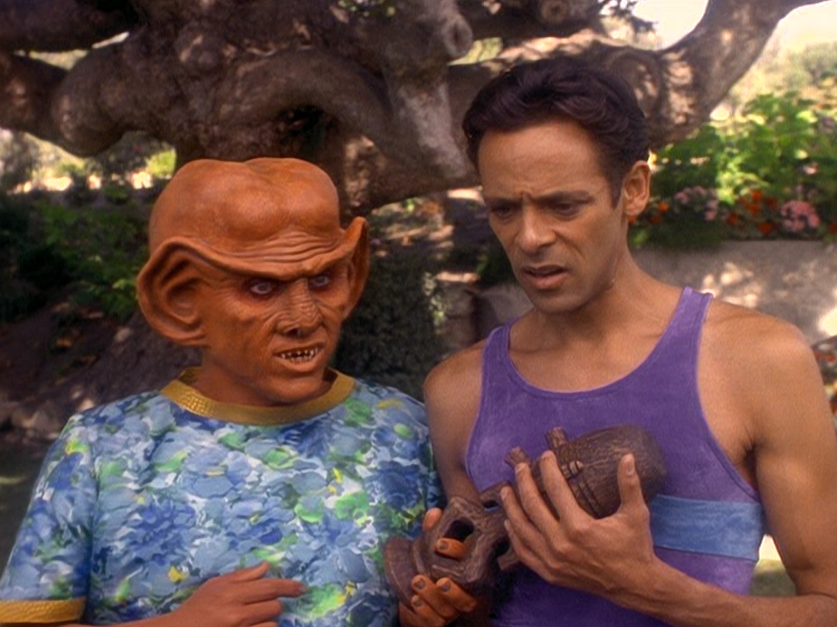 extant_StarTrek_DS9_5x07-LetHeWhoIsWithoutSin_02438.jpg
