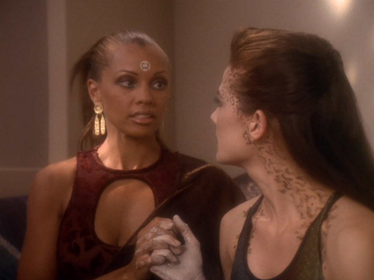 extant_StarTrek_DS9_5x07-LetHeWhoIsWithoutSin_02510.jpg