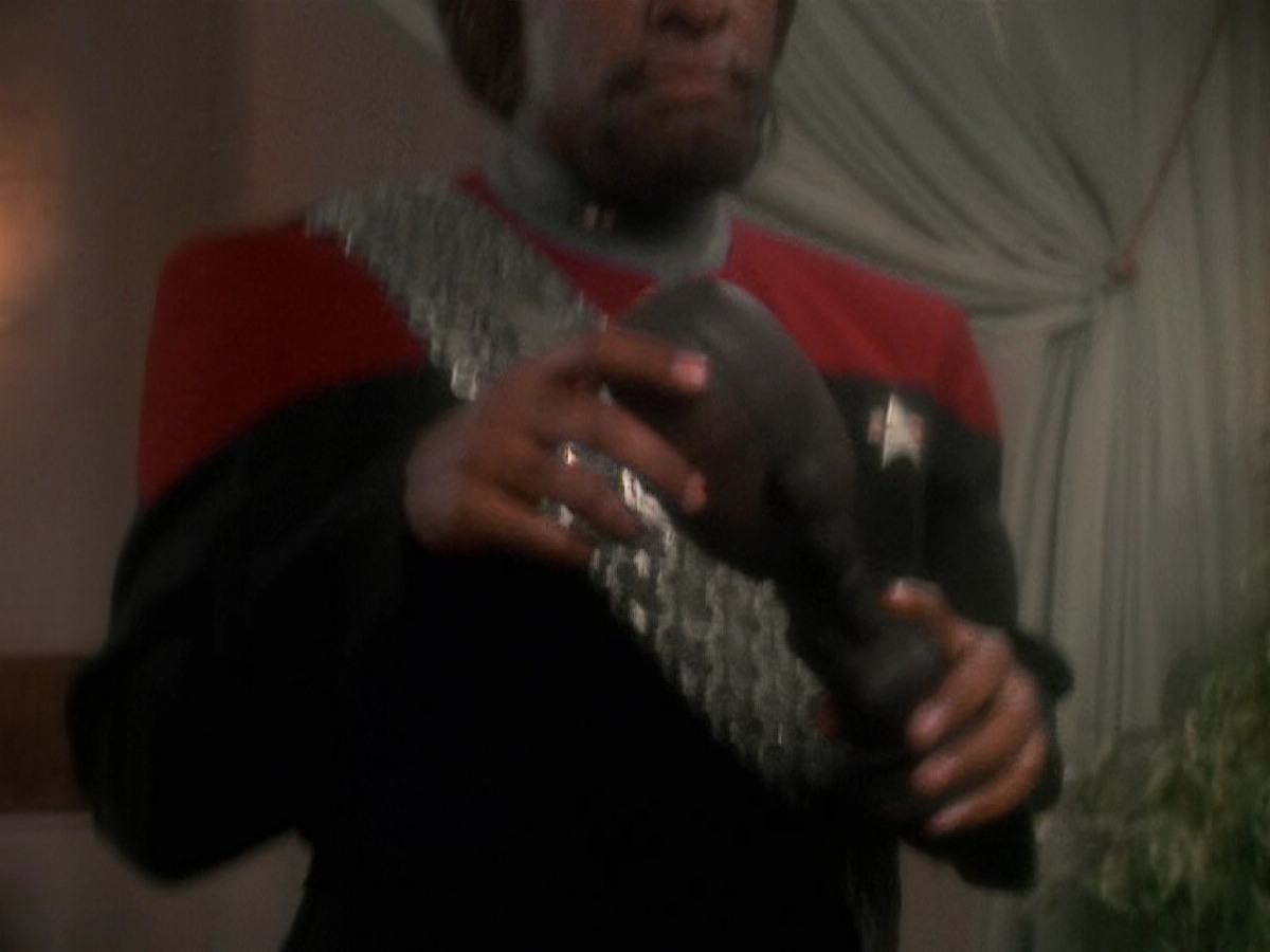 extant_StarTrek_DS9_5x07-LetHeWhoIsWithoutSin_02527.jpg
