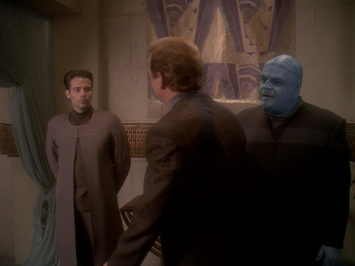 extant_StarTrek_DS9_5x07-LetHeWhoIsWithoutSin_02549.jpg