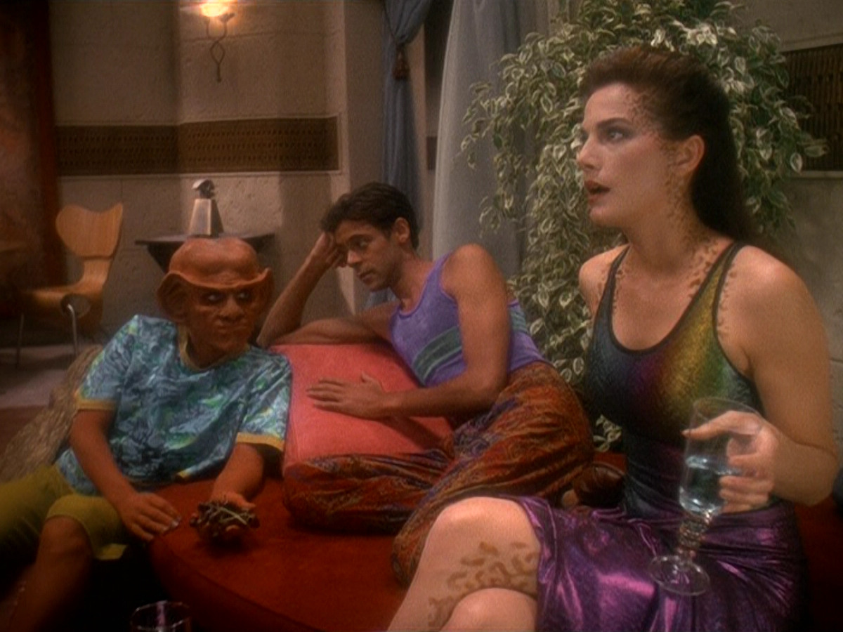 extant_StarTrek_DS9_5x07-LetHeWhoIsWithoutSin_02610.jpg