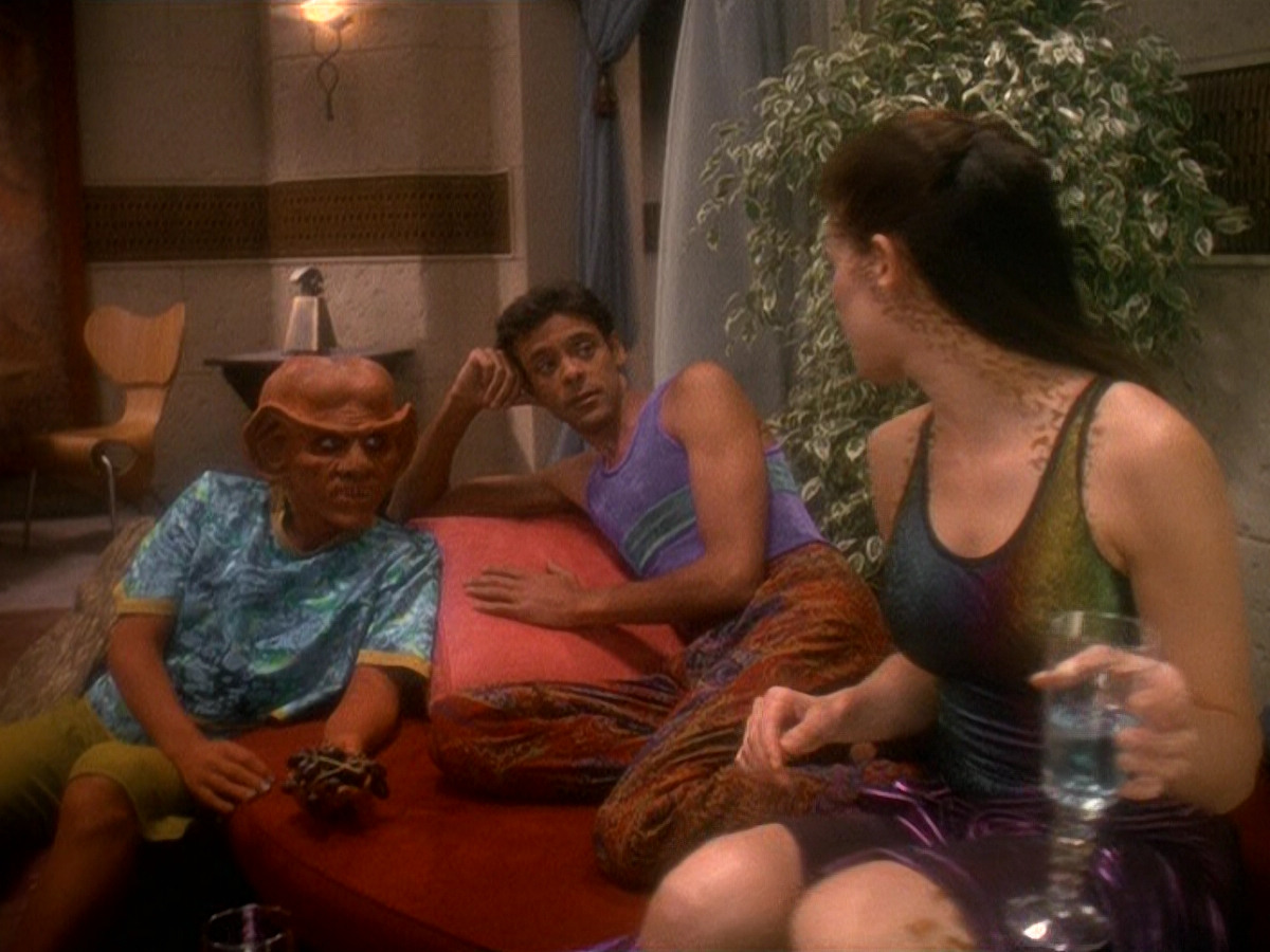 extant_StarTrek_DS9_5x07-LetHeWhoIsWithoutSin_02614.jpg
