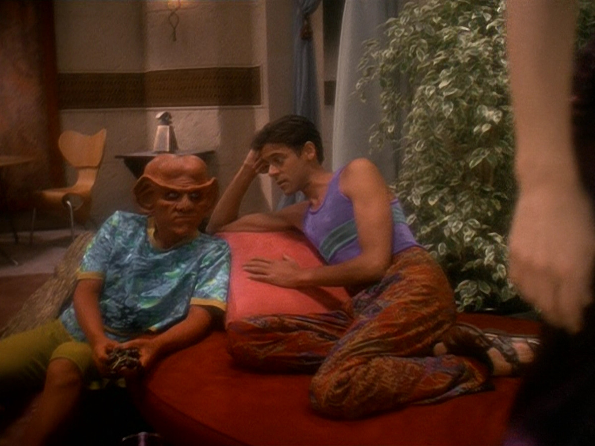 extant_StarTrek_DS9_5x07-LetHeWhoIsWithoutSin_02617.jpg